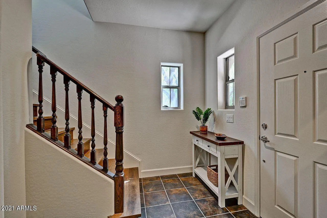 3 bed, 1942 sqft, $4,500 — Photo 4