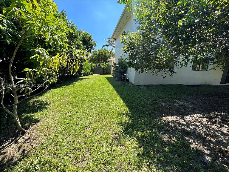 7427 SW 189th St — Photo 10