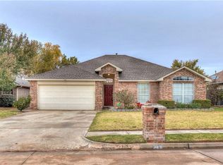 329 W Chantilly Way, Mustang, OK 73064