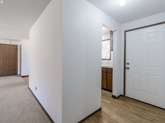 4th image of 8706 NE Lewis Dr