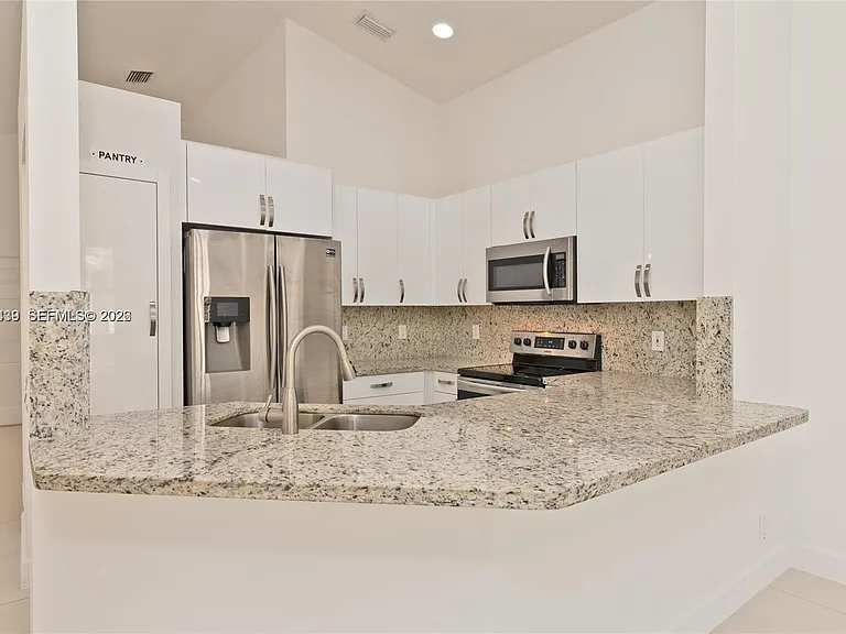889 Sand Creek Cir — Photo 10