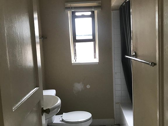 5th image of 2416 Losantiville Ave #3