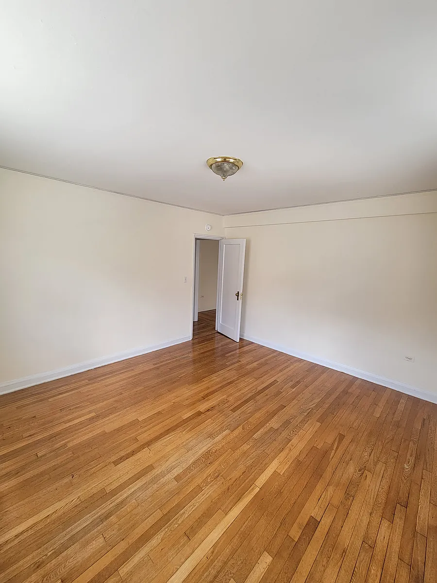 Building Photo - Ravine Ave