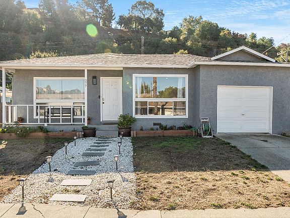 3rd image of 377 Pepper Drive