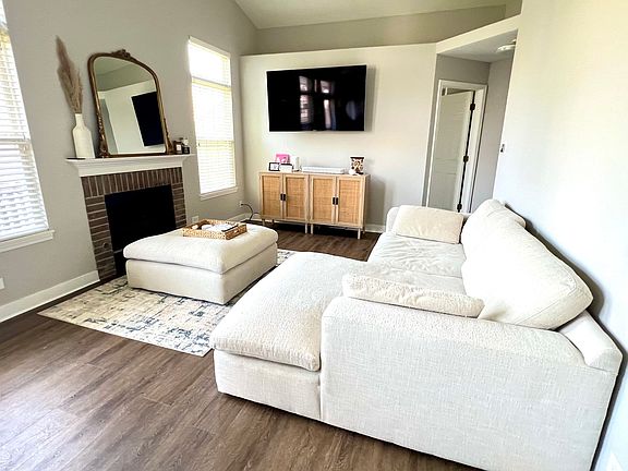 4th image of 1227 Hathaway Cir