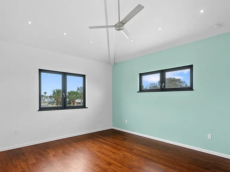 3001 John Anderson Dr — Photo 20