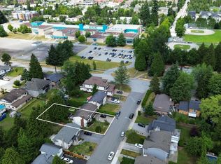 9781 154th St, Surrey, BC V3R4J4