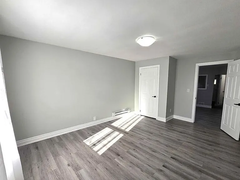300 Balmoral Ave N #2 — Photo 8