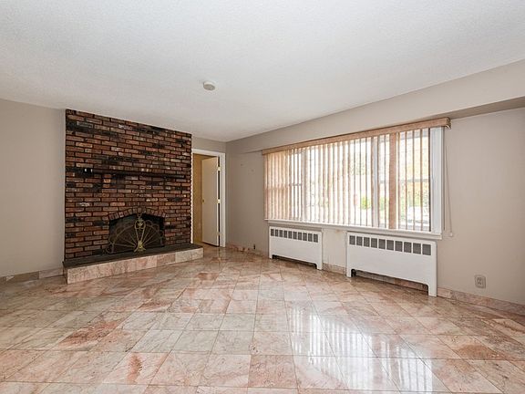 3rd image of 2368 Amherst St