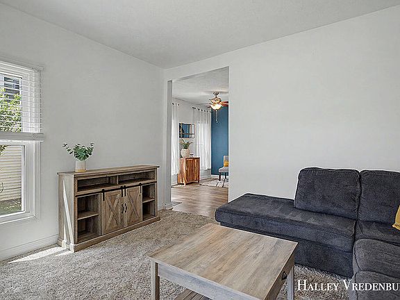 4th image of 1323 Ashland Ave NE