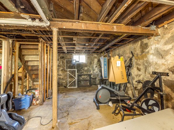 29 Cape Ann Ct, New London, CT 06320