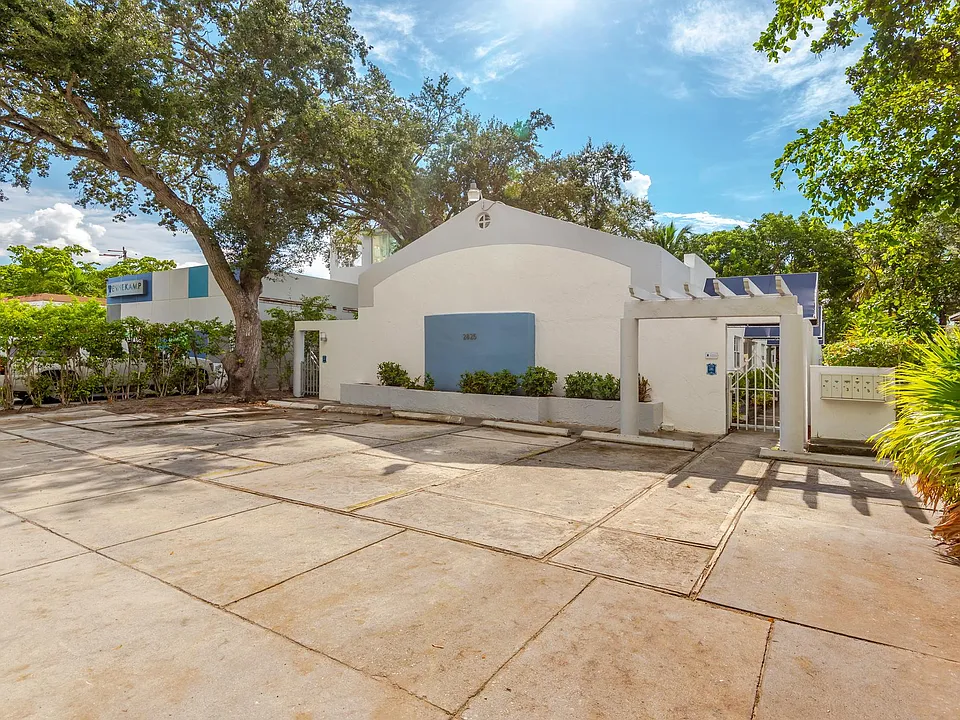 4-2825 SW 3rd Ave #4