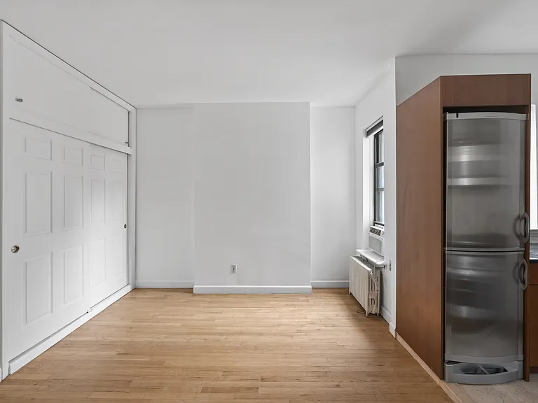348 W 56th St #5B — Photo 5