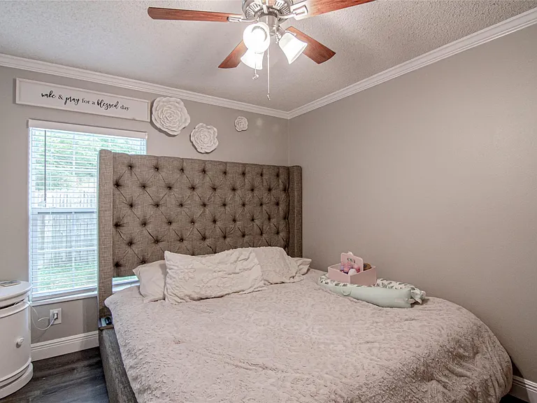 160 Varsity Dr — Photo 13