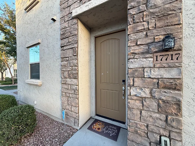 17717 W Mandalay Ln — Photo 3