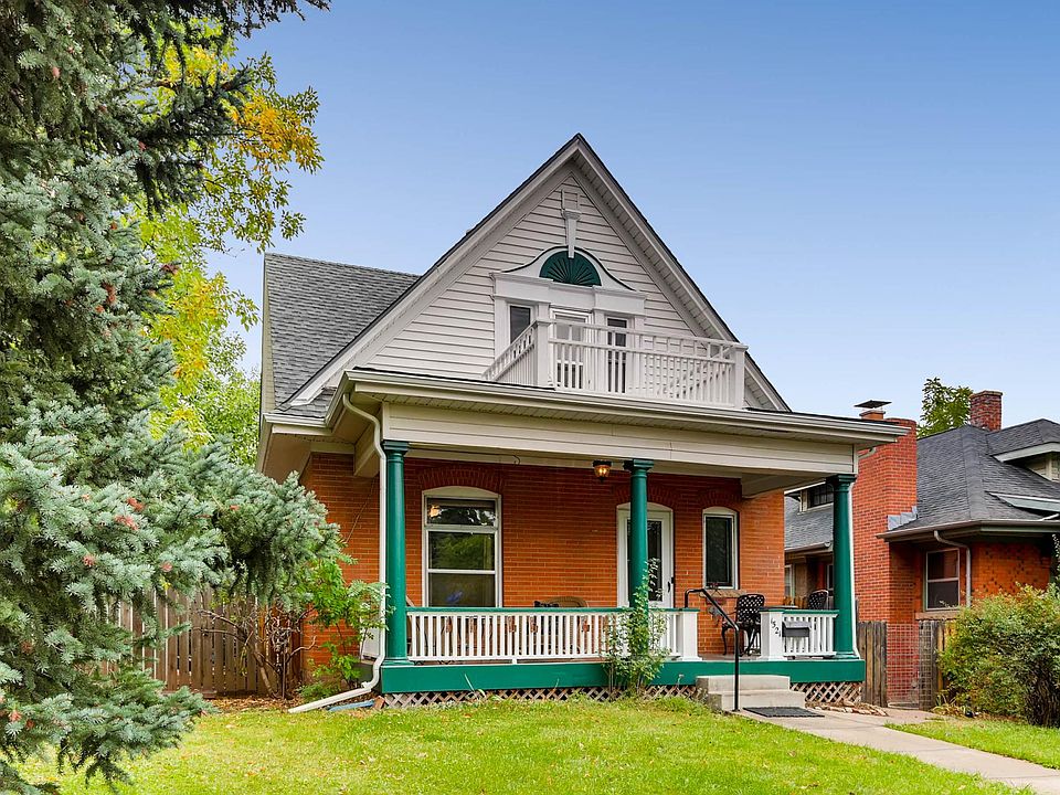 Front porch on 9th Street - faces Grandview, which is one-way to Broadway.