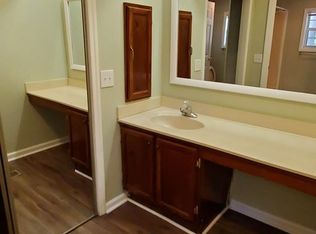 121 Cove Ave, Mount Holly, NC 28120