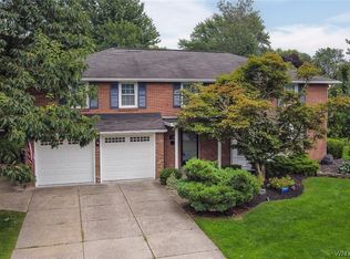 135 Surrey Run, Williamsville, NY 14221