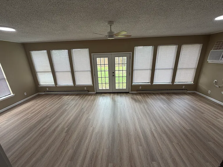 718 E Beaver St — Photo 3