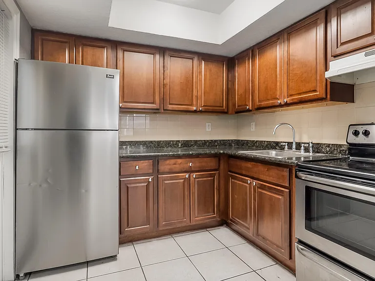 626 SW 14th Ave #111 — Photo 5
