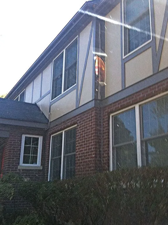 124 Cornelia Ave photo 1