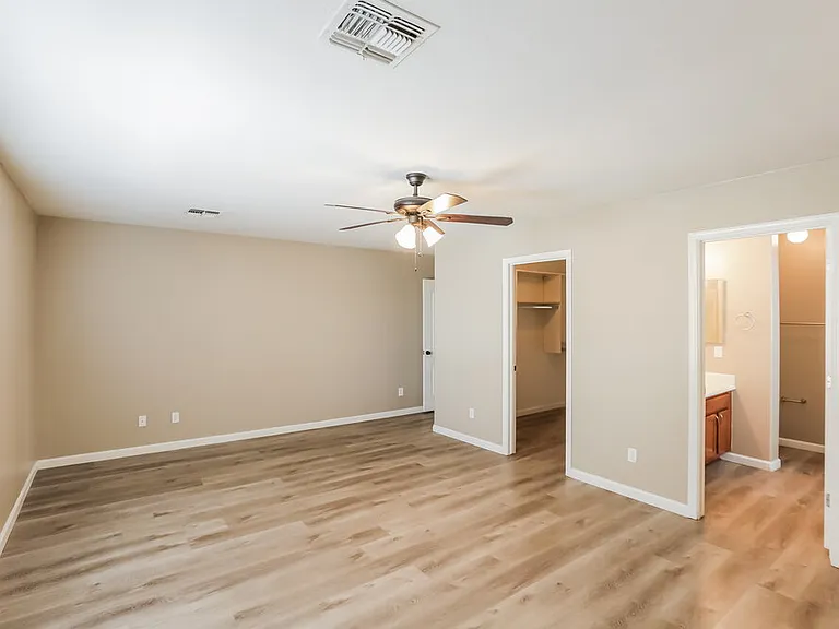 10925 W Taft St — Photo 10
