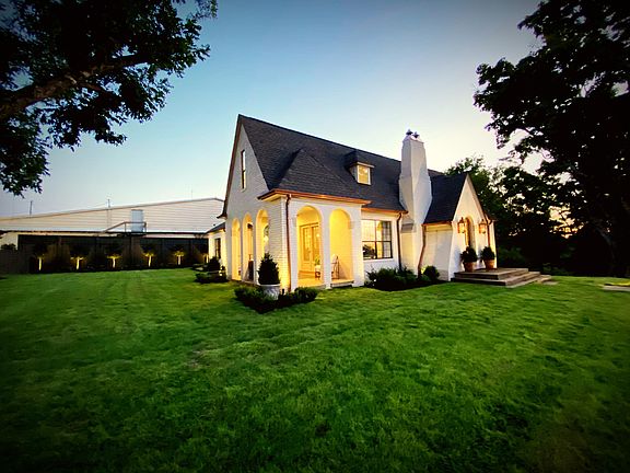 2nd image of 305 W Main St