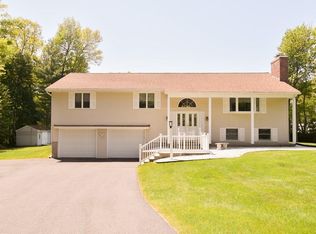 114 Signal Hill Cir, Springfield, MA 01118