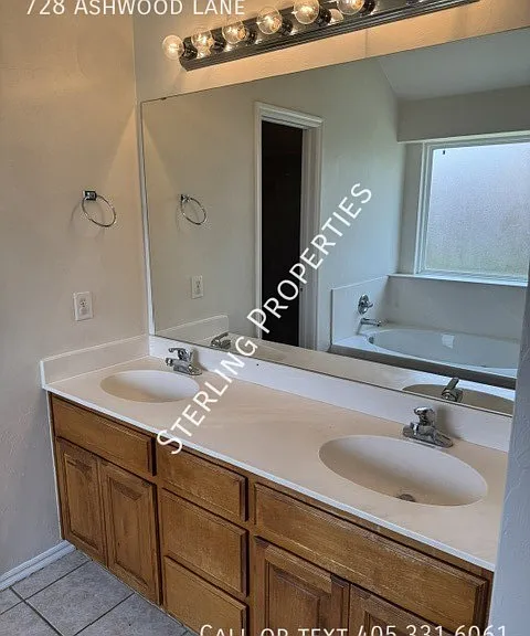 728 Ashwood Ln — Photo 24
