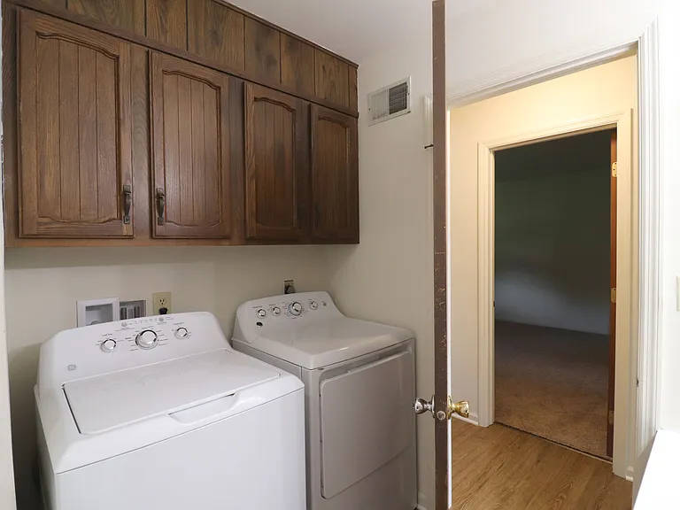 209 Colonial Dr — Photo 18