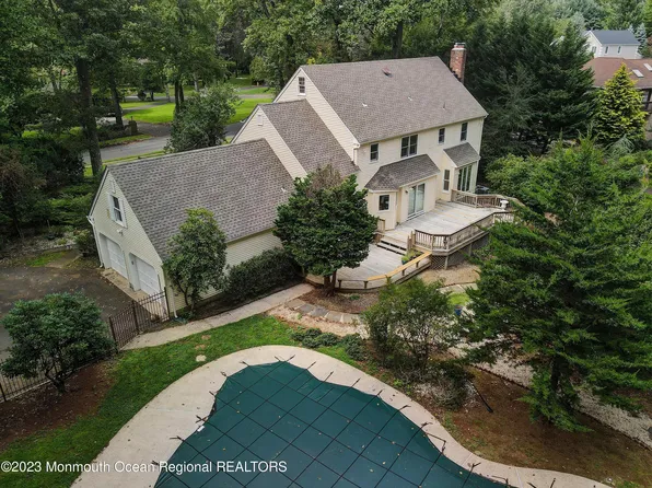 18 Seven Oaks Dr, Holmdel, NJ 07733