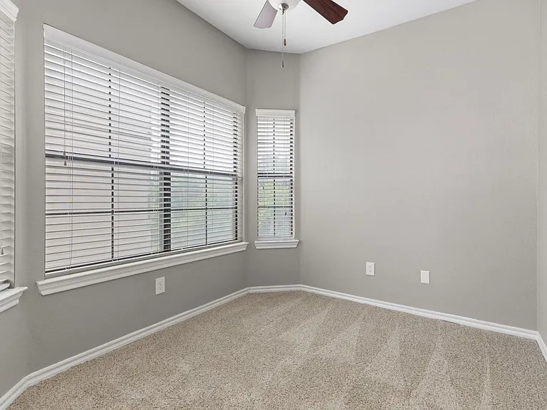 Waters Edge Apartments in Georgetown, TX