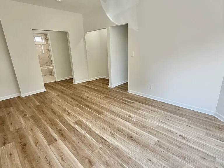 699 Stanley St — Photo 18