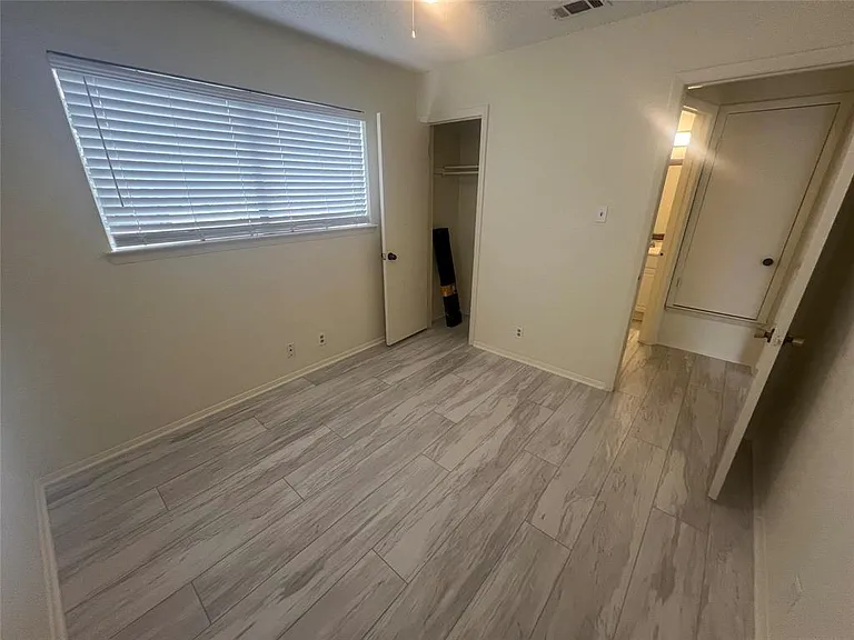 807 Lloyd Ln — Photo 10
