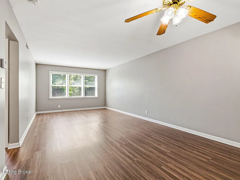 319 Idlewylde Dr #8 — Photo 2