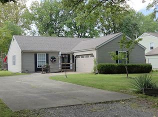 907 Lickliter St, Benton, IL 62812