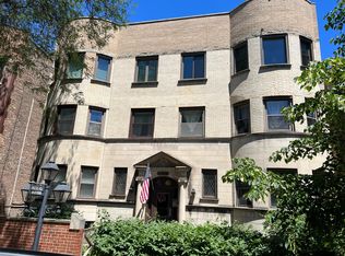 1042 W Byron St APT 2W, Chicago, IL 60613