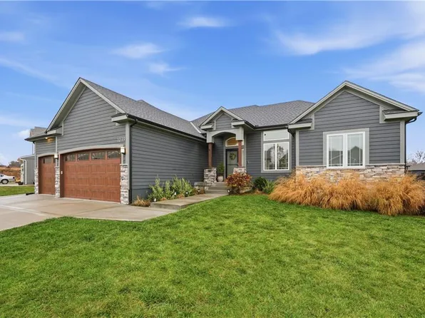 1219 N Heartland Dr, Independence, MO 64056