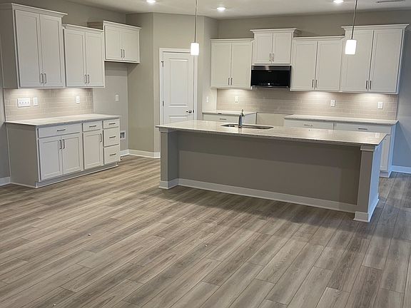 3rd image of 1123 Macoun Dr