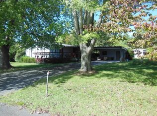 1641 Canal Ln, Dandridge, TN 37725