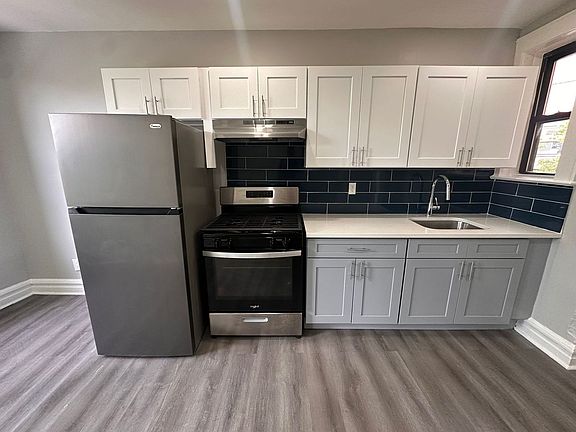 4th image of 288 4th Ave APT 304