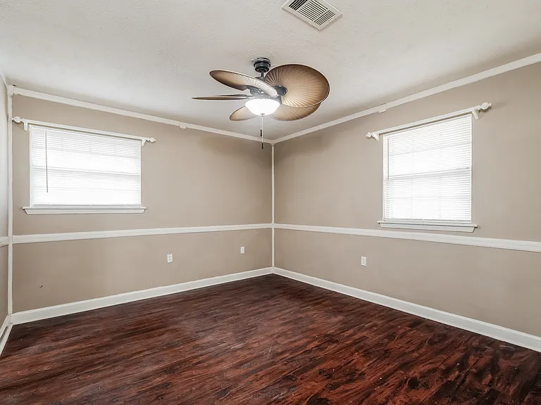 512 Crosskeys Dr — Photo 11