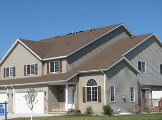 4709 Lynnbrook Ln, Grand Forks, ND 58201
