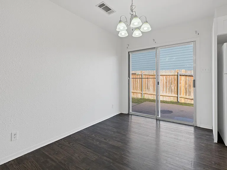 7200 Creekside Dr #D — Photo 8
