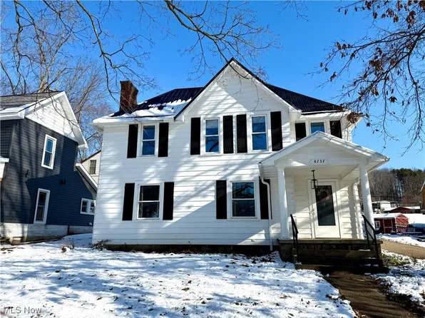8737 N High St, Mineral City, OH 44656