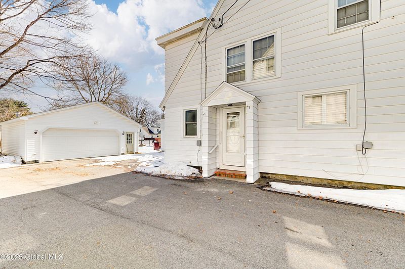 5th image of 36 East Boulevard