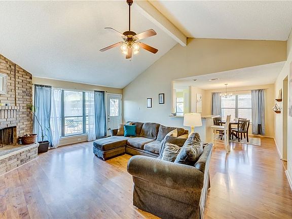3rd image of 1005 Simon Dr