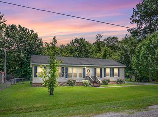136 Dawsey Dr, Bonneau, SC 29431
