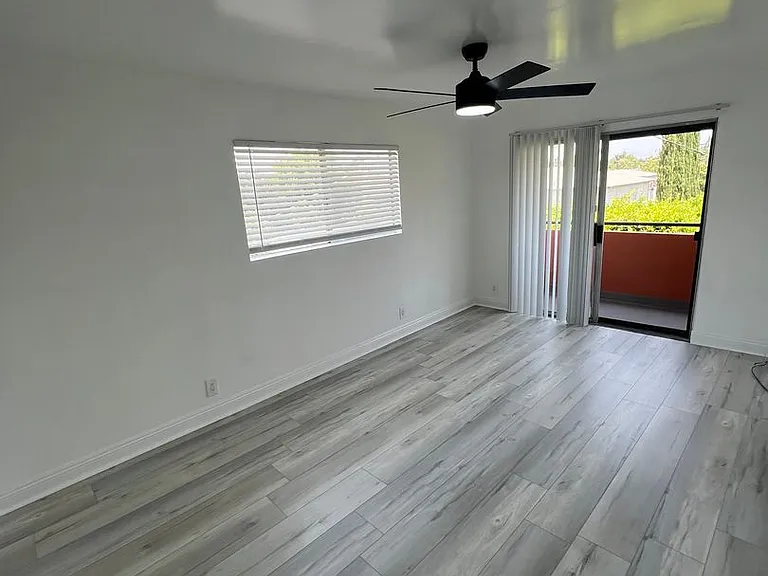 VRA27 LLC- "Villa Regency Apartments" — Photo 6