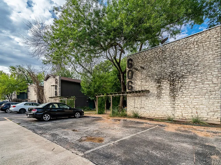 606 Franklin Blvd #A — Photo 1